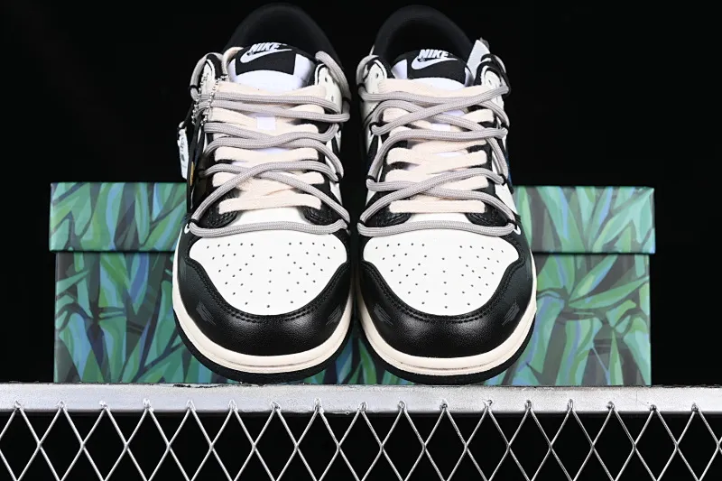 All Categories Nk SB Dunk Series Nk SB Dunk Low Low-top sneakers Nk Dunk Low Retro Panda Prank Space Exploration Star Trek Customized version of deconstructed straps retro distressed Panda low-top sneakers DD1391-100